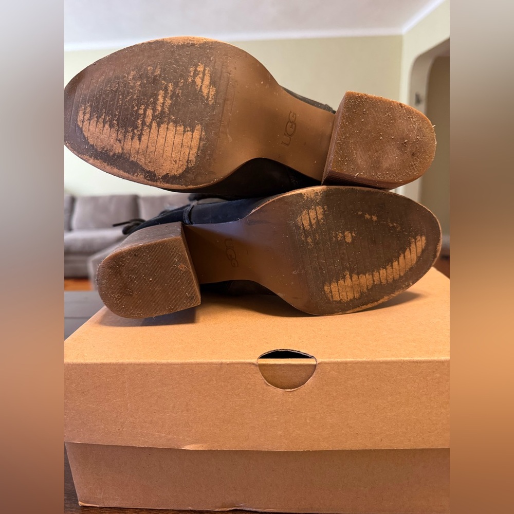Used, very good condition UGG Kirke Stacked Heal Booties, size 7 - Picture 11 of 12